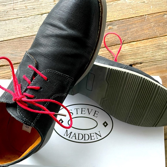 Steve Madden black oxford dress shoe, size 11M - Picture 2 of 4